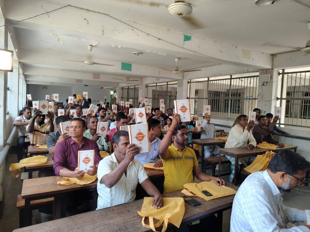quran distribution image